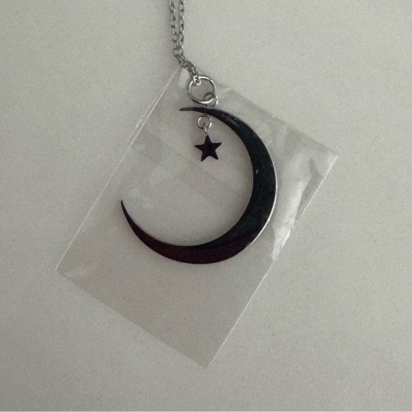 Necklace 🫐 Silver Half Moon Cubic Zirconia Star Pendant - Picture 2 of 4